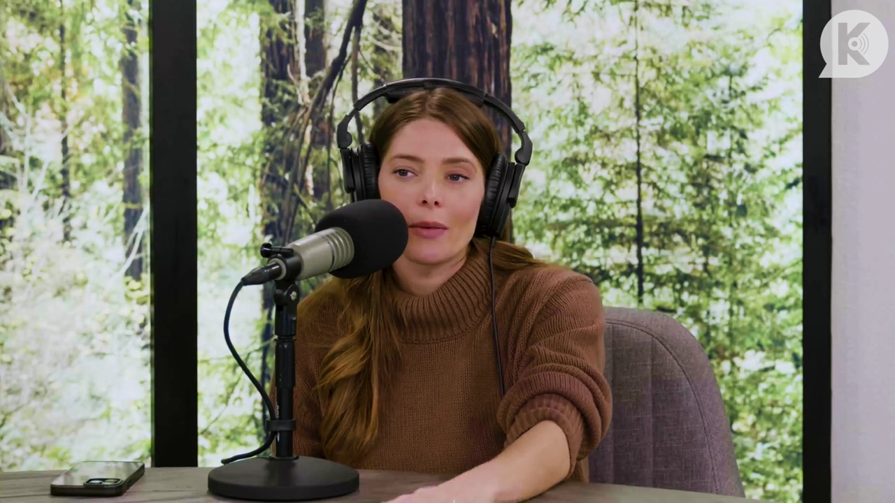 Ashley-Greene-dot-nl_TheTwilightEffectPostcast-Aflevering10MichaelSheen4111.jpg Ashley-Greene-dot-nl_TheTwilightEffectPostcast-Aflevering10MichaelSheen4111.jpg