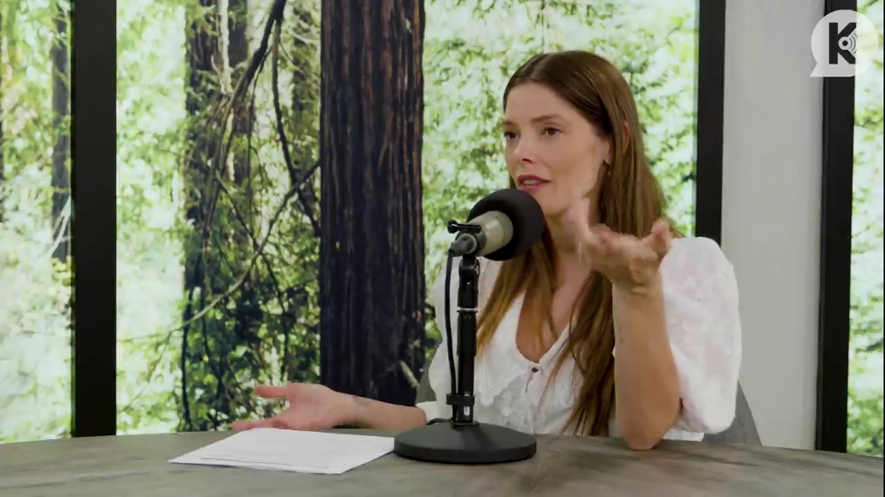 Ashley-Greene-dot-nl_TheTwilightEffect-Aflevering12MichaelWelch0321.jpg