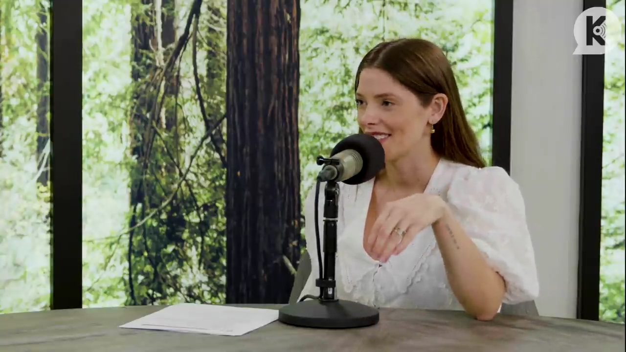 Ashley-Greene-dot-nl_TheTwilightEffect-Aflevering12MichaelWelch0814.jpg