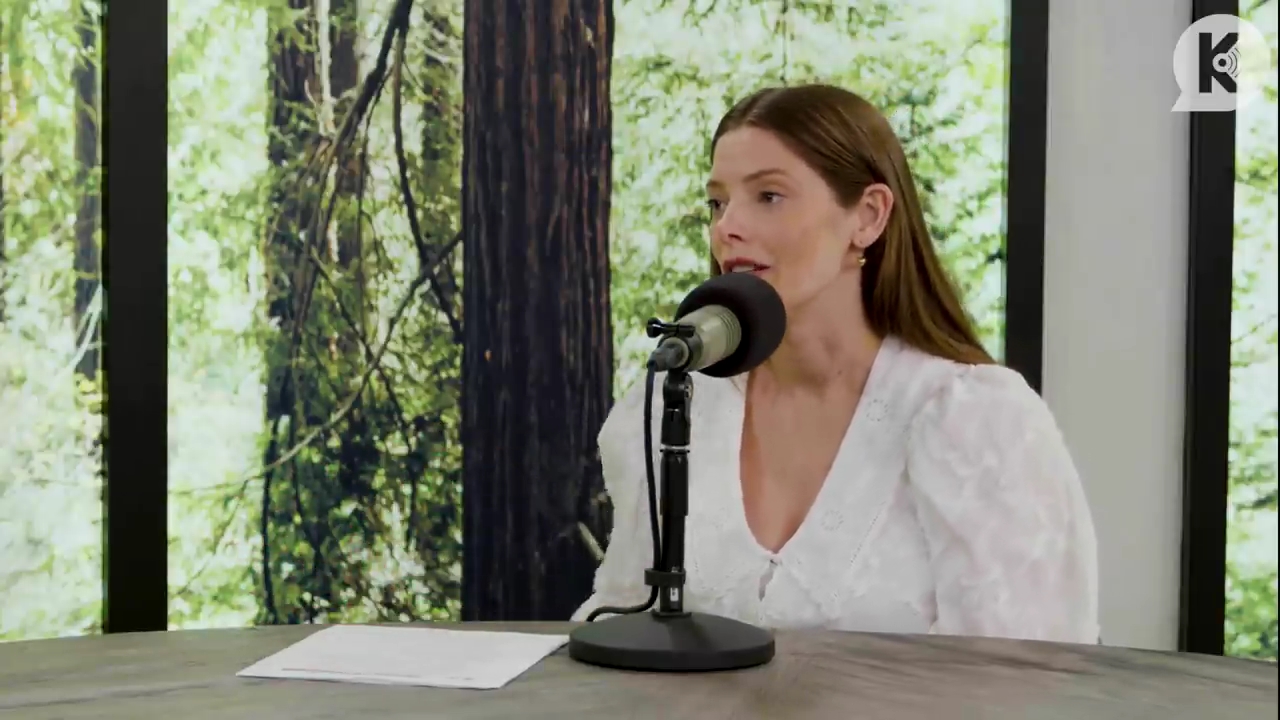 Ashley-Greene-dot-nl_TheTwilightEffect-Aflevering12MichaelWelch2313.jpg
