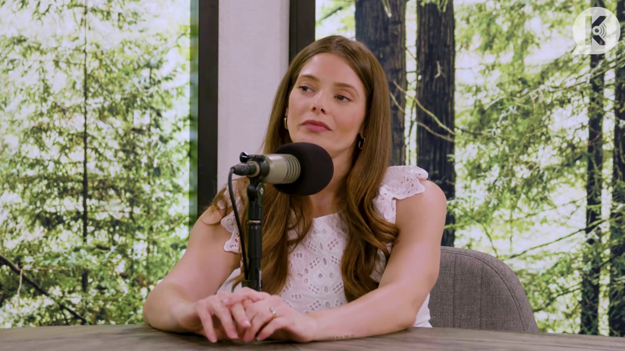 Ashley-Greene-dot-nl_TheTwilightEffect-Aflevering13EclipseRewatchPart1of3-0113.jpg Ashley-Greene-dot-nl_TheTwilightEffect-Aflevering13EclipseRewatchPart1of3-0113.jpg