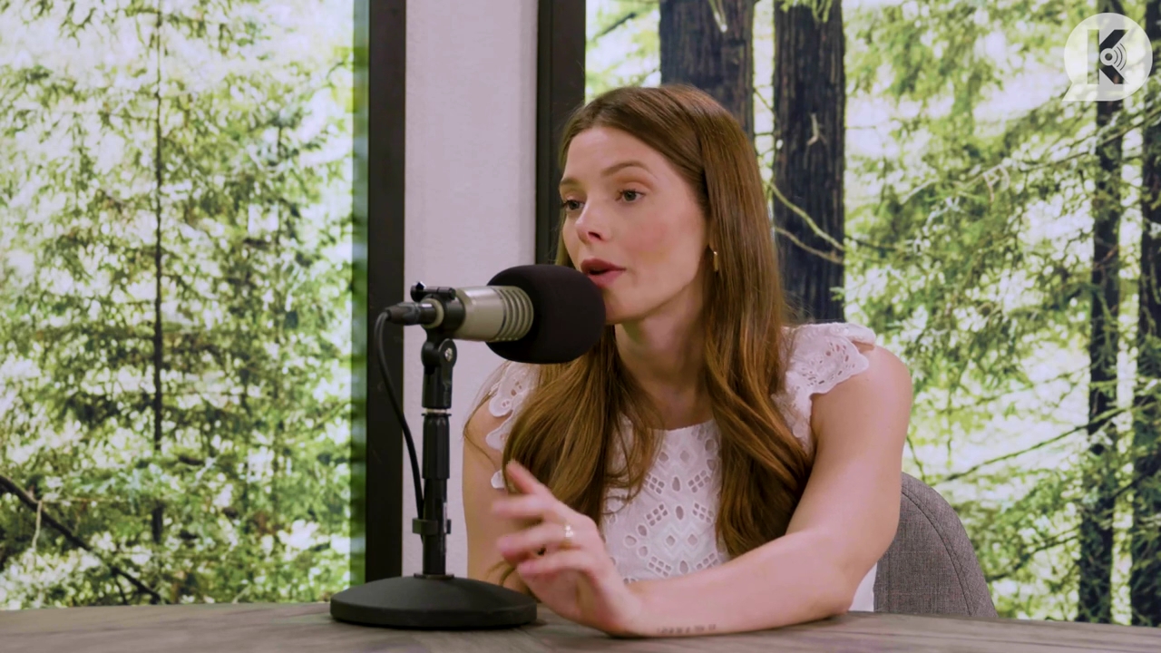 Ashley-Greene-dot-nl_TheTwilightEffect-Aflevering13EclipseRewatchPart1of3-0745.jpg Ashley-Greene-dot-nl_TheTwilightEffect-Aflevering13EclipseRewatchPart1of3-0745.jpg