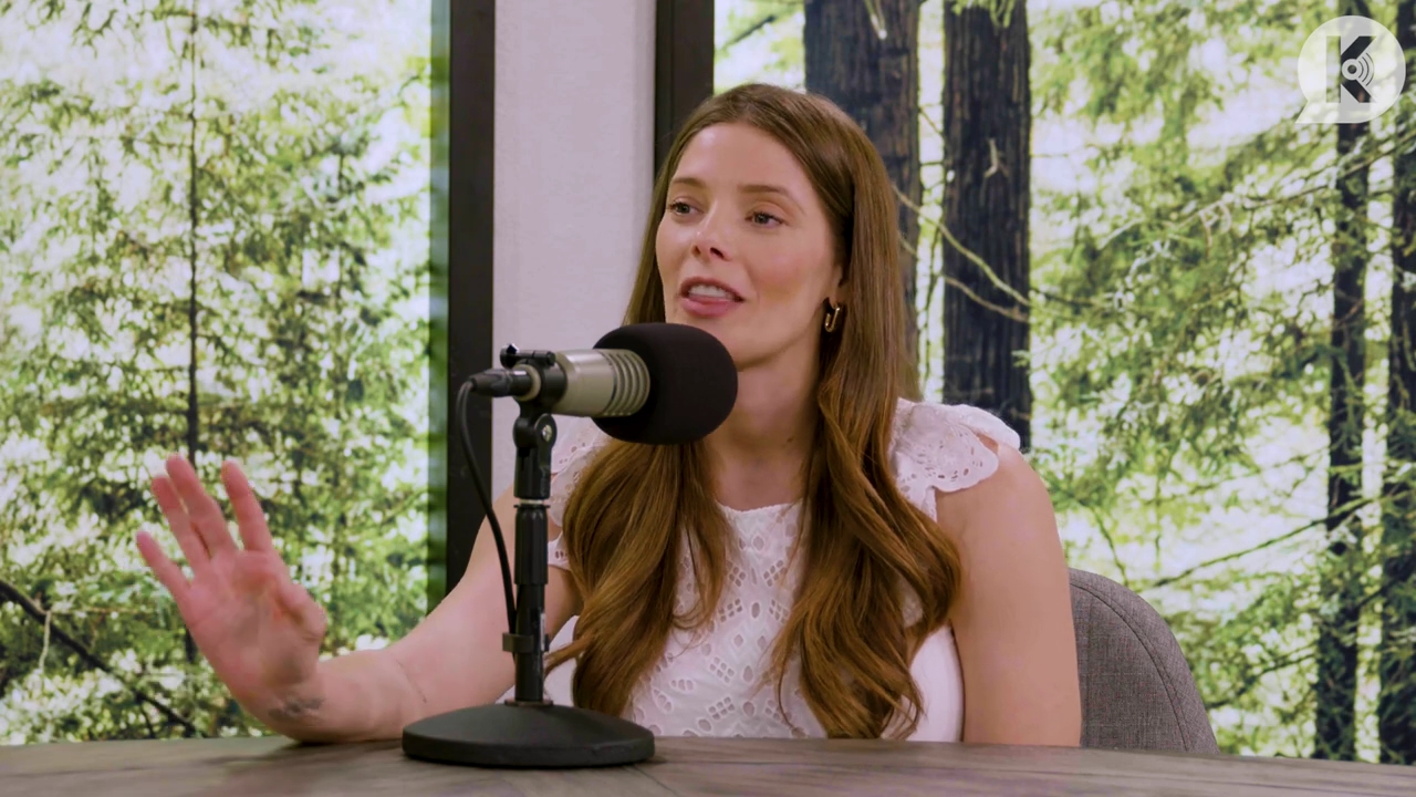 Ashley-Greene-dot-nl_TheTwilightEffect-Aflevering13EclipseRewatchPart1of3-1380.jpg Ashley-Greene-dot-nl_TheTwilightEffect-Aflevering13EclipseRewatchPart1of3-1380.jpg