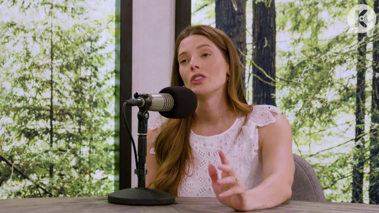 Ashley-Greene-dot-nl_TheTwilightEffect-Aflevering13EclipseRewatchPart1of3-1906.jpg Ashley-Greene-dot-nl_TheTwilightEffect-Aflevering13EclipseRewatchPart1of3-1906.jpg