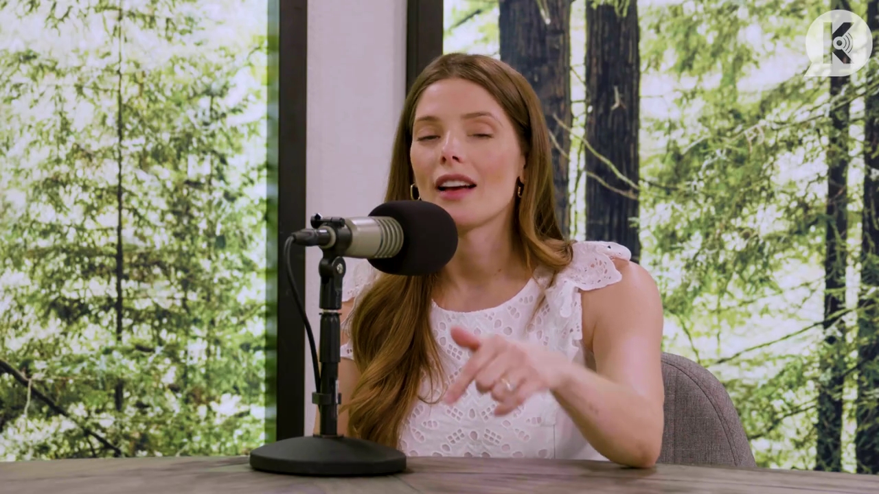 Ashley-Greene-dot-nl_TheTwilightEffect-Aflevering13EclipseRewatchPart1of3-1927.jpg Ashley-Greene-dot-nl_TheTwilightEffect-Aflevering13EclipseRewatchPart1of3-1927.jpg