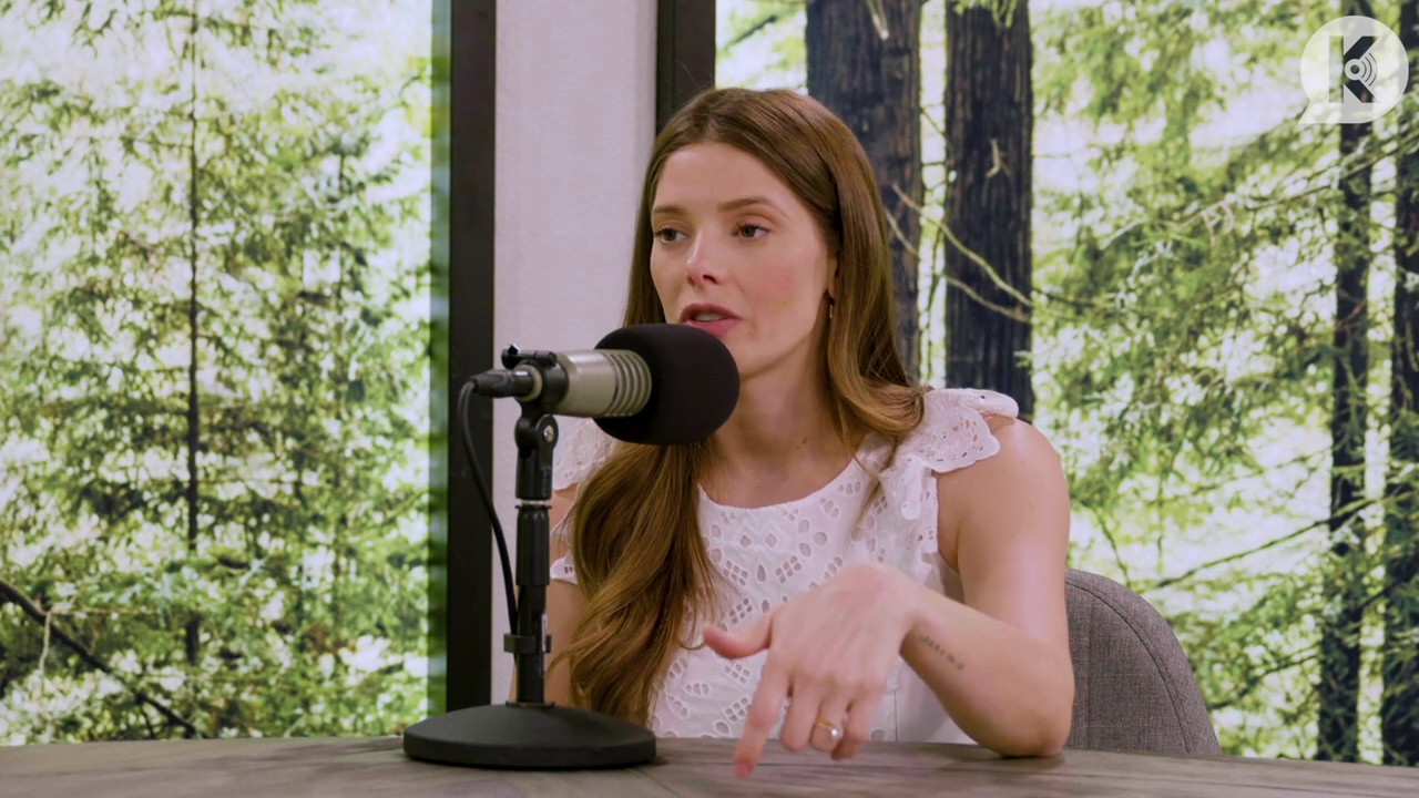Ashley-Greene-dot-nl_TheTwilightEffect-Aflevering13EclipseRewatchPart1of3-1935.jpg