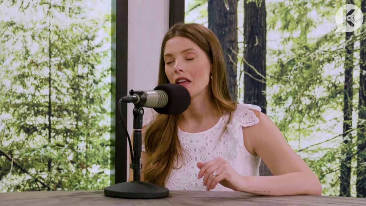 Ashley-Greene-dot-nl_TheTwilightEffect-Aflevering13EclipseRewatchPart1of3-1959.jpg