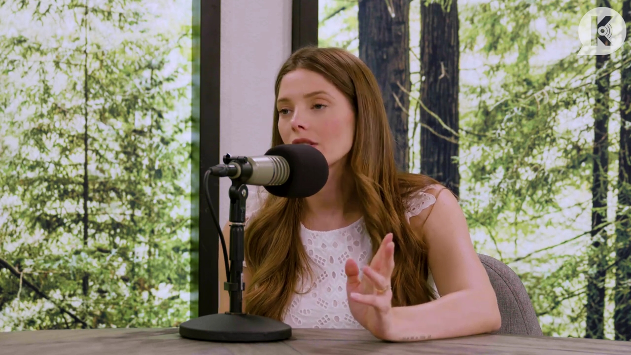 Ashley-Greene-dot-nl_TheTwilightEffect-Aflevering13EclipseRewatchPart1of3-1971.jpg