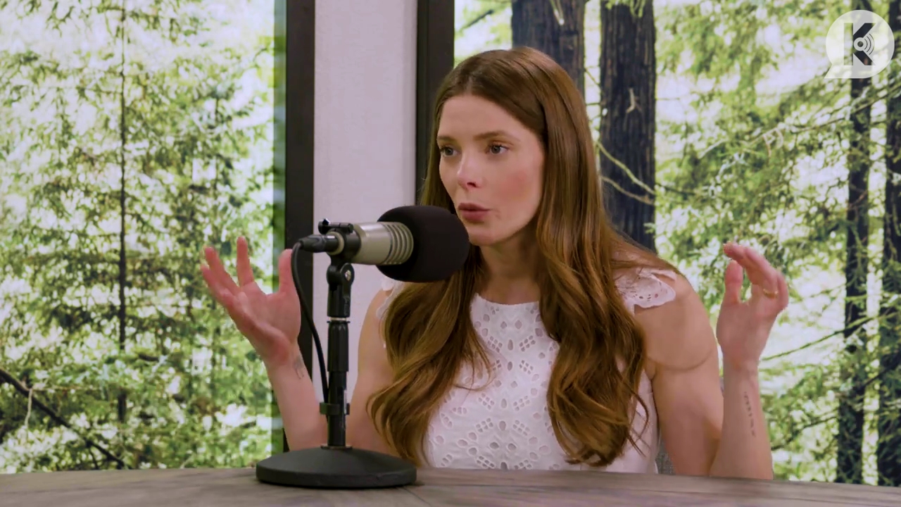 Ashley-Greene-dot-nl_TheTwilightEffect-Aflevering13EclipseRewatchPart1of3-1994.jpg Ashley-Greene-dot-nl_TheTwilightEffect-Aflevering13EclipseRewatchPart1of3-1994.jpg