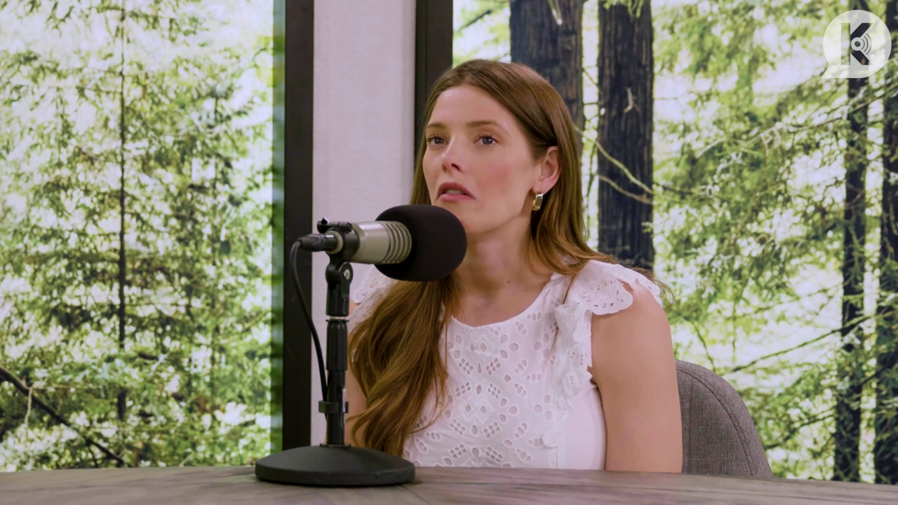 Ashley-Greene-dot-nl_TheTwilightEffect-Aflevering13EclipseRewatchPart1of3-2159.jpg Ashley-Greene-dot-nl_TheTwilightEffect-Aflevering13EclipseRewatchPart1of3-2159.jpg