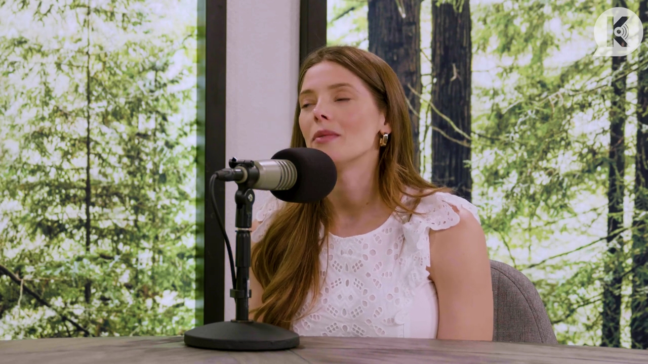 Ashley-Greene-dot-nl_TheTwilightEffect-Aflevering13EclipseRewatchPart1of3-2246.jpg Ashley-Greene-dot-nl_TheTwilightEffect-Aflevering13EclipseRewatchPart1of3-2246.jpg