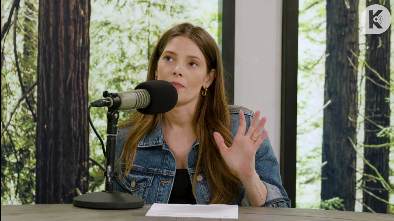 Ashley-Greene-dot-nl_TheTwilightEffect-Aflevering14EclipseRewatchPart2of3-0032.jpg