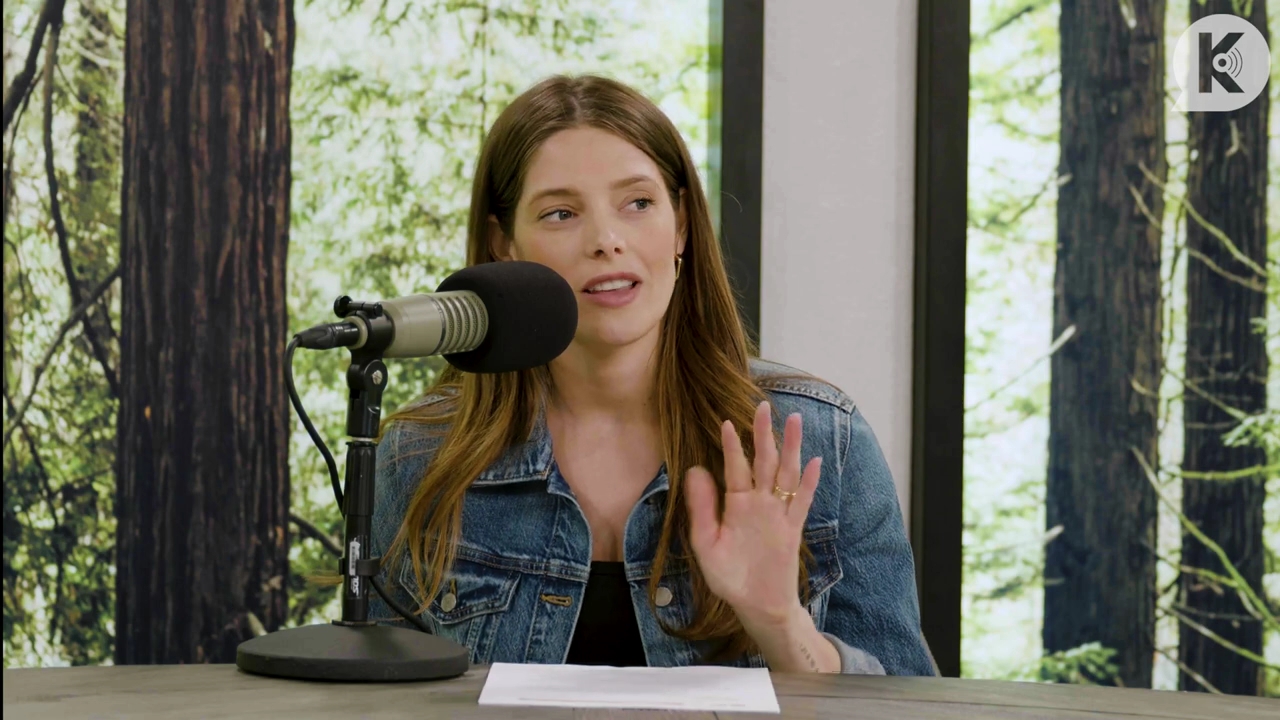 Ashley-Greene-dot-nl_TheTwilightEffect-Aflevering14EclipseRewatchPart2of3-0038.jpg