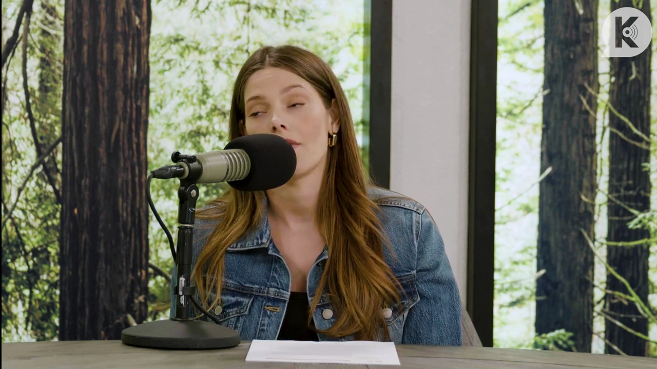 Ashley-Greene-dot-nl_TheTwilightEffect-Aflevering14EclipseRewatchPart2of3-0051.jpg