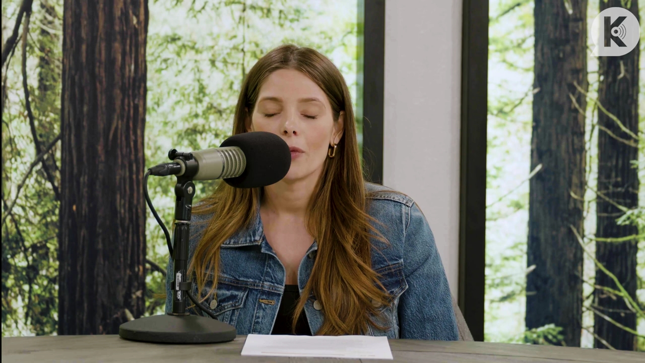 Ashley-Greene-dot-nl_TheTwilightEffect-Aflevering14EclipseRewatchPart2of3-0057.jpg