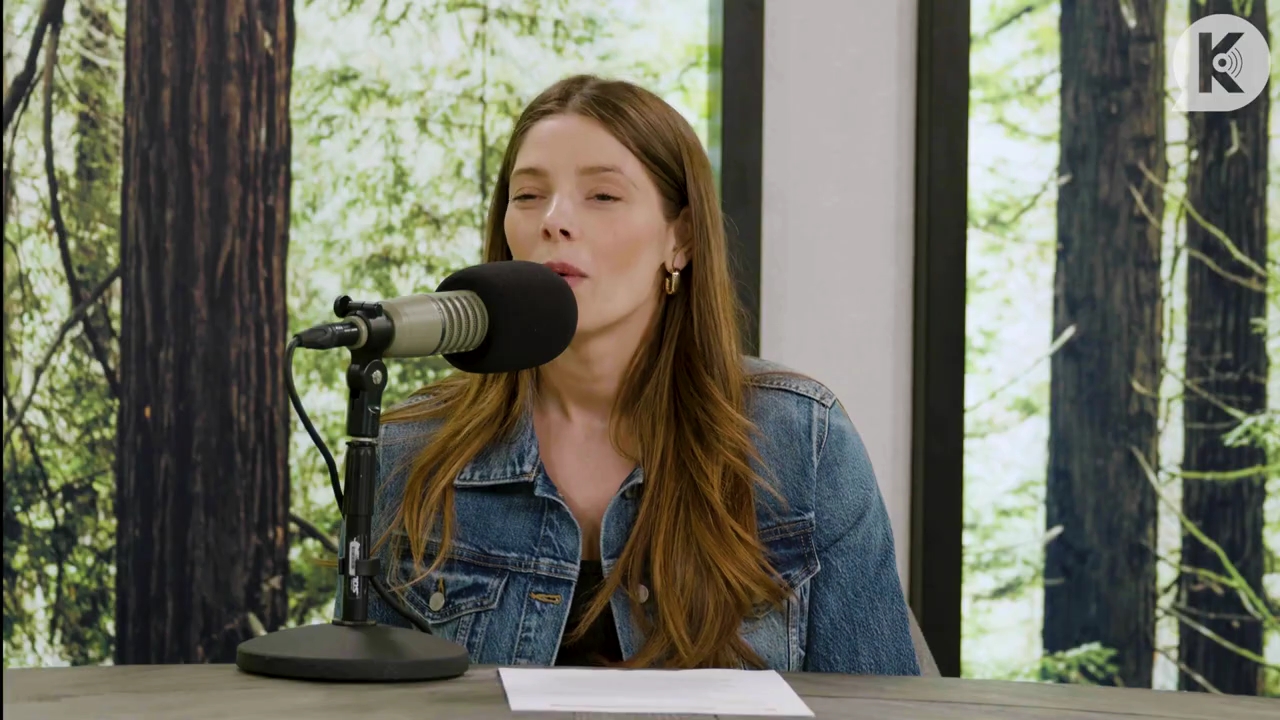 Ashley-Greene-dot-nl_TheTwilightEffect-Aflevering14EclipseRewatchPart2of3-0081.jpg