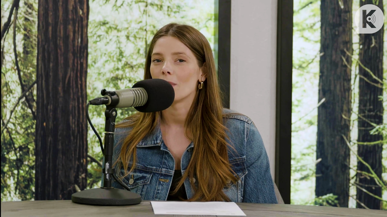 Ashley-Greene-dot-nl_TheTwilightEffect-Aflevering14EclipseRewatchPart2of3-0082.jpg