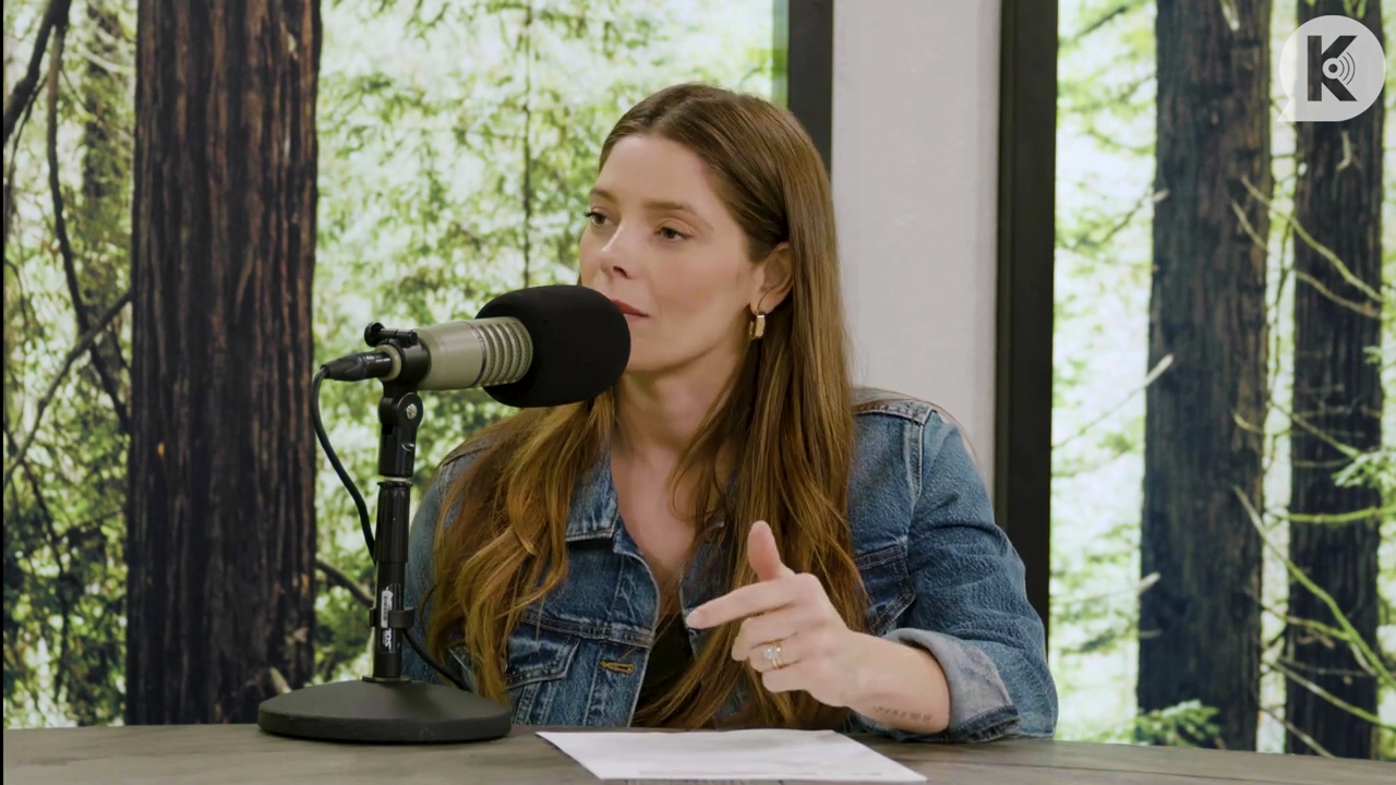 Ashley-Greene-dot-nl_TheTwilightEffect-Aflevering14EclipseRewatchPart2of3-0261.jpg