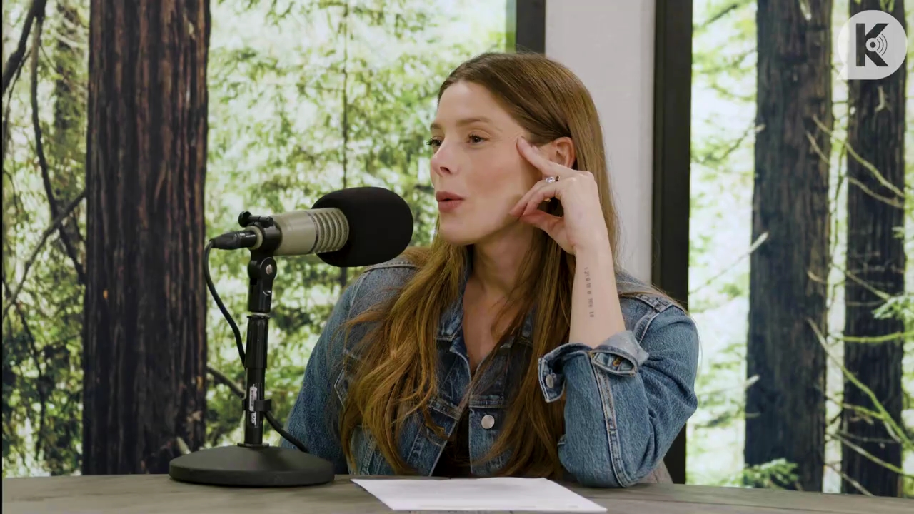 Ashley-Greene-dot-nl_TheTwilightEffect-Aflevering14EclipseRewatchPart2of3-0358.jpg