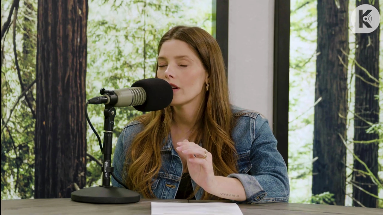 Ashley-Greene-dot-nl_TheTwilightEffect-Aflevering14EclipseRewatchPart2of3-0515.jpg