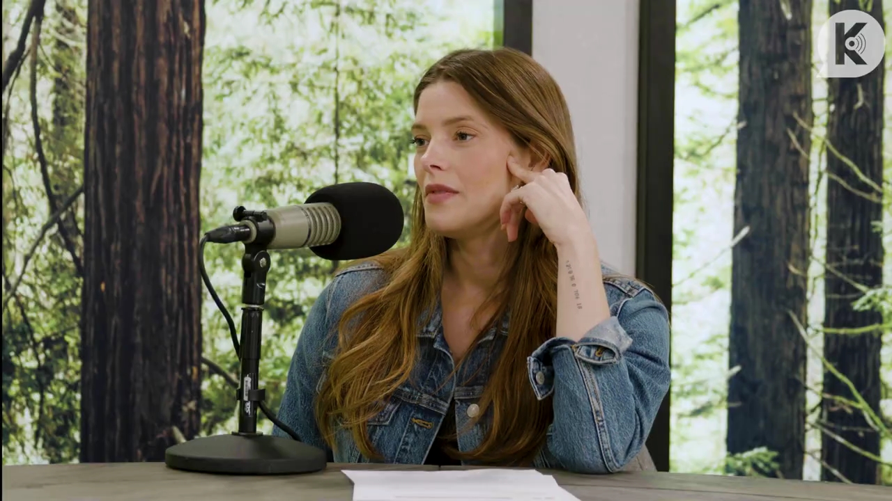 Ashley-Greene-dot-nl_TheTwilightEffect-Aflevering14EclipseRewatchPart2of3-0533.jpg