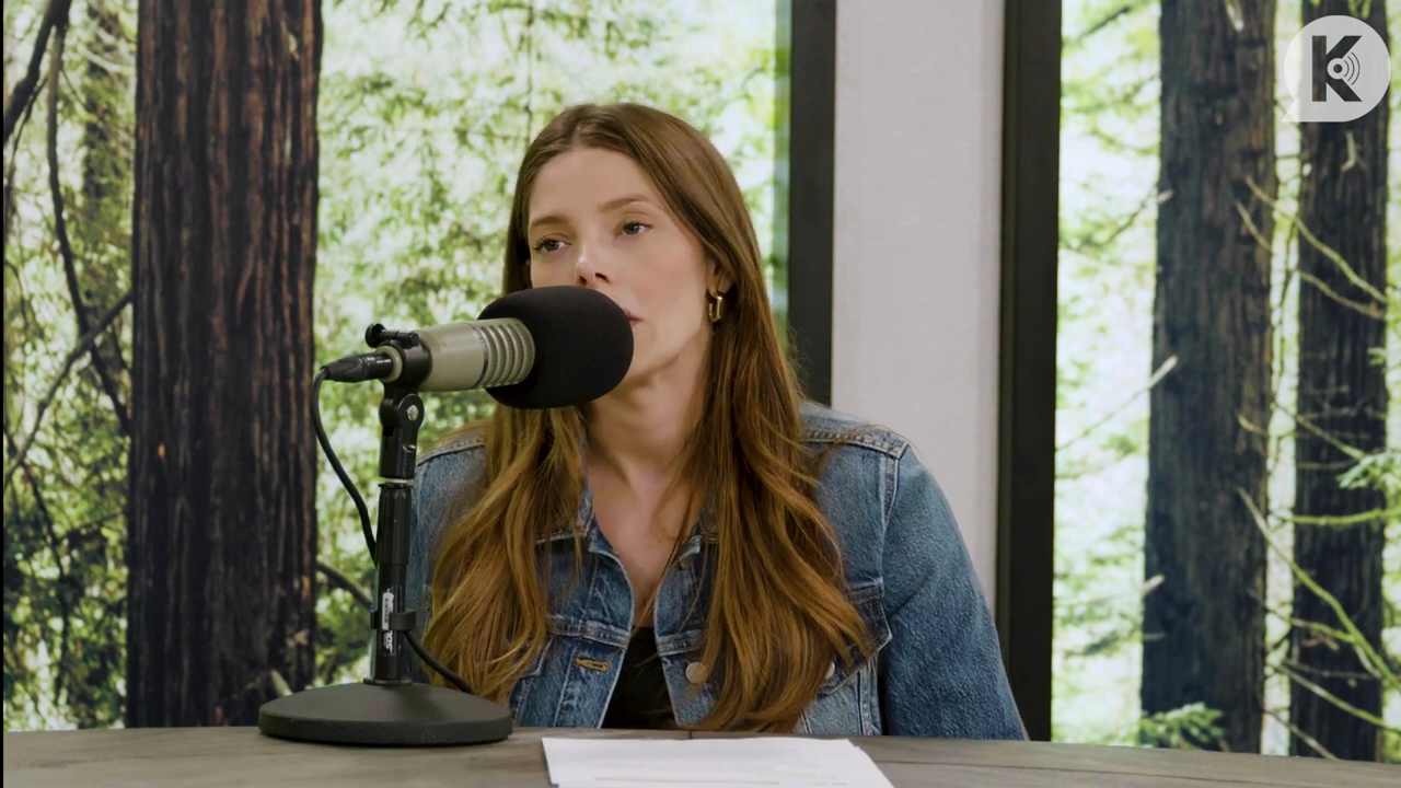 Ashley-Greene-dot-nl_TheTwilightEffect-Aflevering14EclipseRewatchPart2of3-0859.jpg Ashley-Greene-dot-nl_TheTwilightEffect-Aflevering14EclipseRewatchPart2of3-0859.jpg