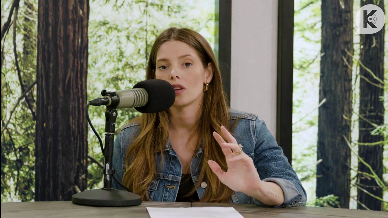 Ashley-Greene-dot-nl_TheTwilightEffect-Aflevering14EclipseRewatchPart2of3-0936.jpg Ashley-Greene-dot-nl_TheTwilightEffect-Aflevering14EclipseRewatchPart2of3-0936.jpg