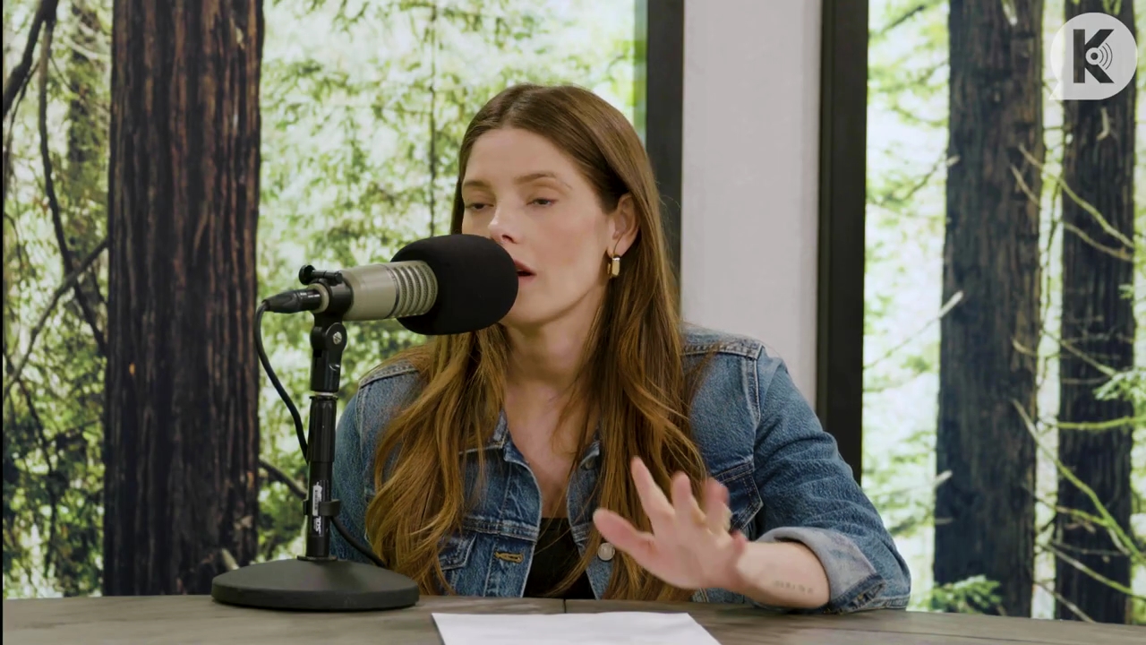 Ashley-Greene-dot-nl_TheTwilightEffect-Aflevering14EclipseRewatchPart2of3-0942.jpg Ashley-Greene-dot-nl_TheTwilightEffect-Aflevering14EclipseRewatchPart2of3-0942.jpg