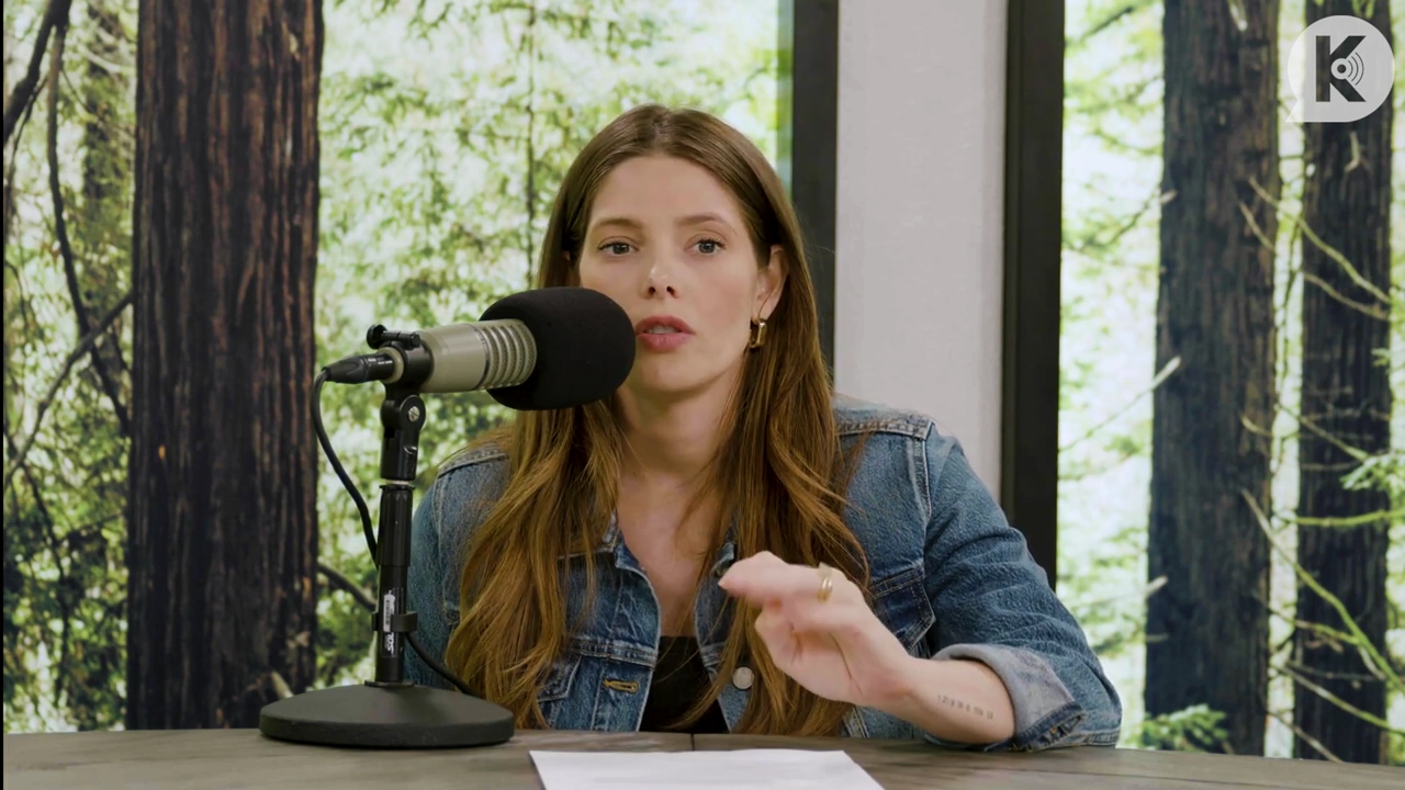 Ashley-Greene-dot-nl_TheTwilightEffect-Aflevering14EclipseRewatchPart2of3-0946.jpg Ashley-Greene-dot-nl_TheTwilightEffect-Aflevering14EclipseRewatchPart2of3-0946.jpg