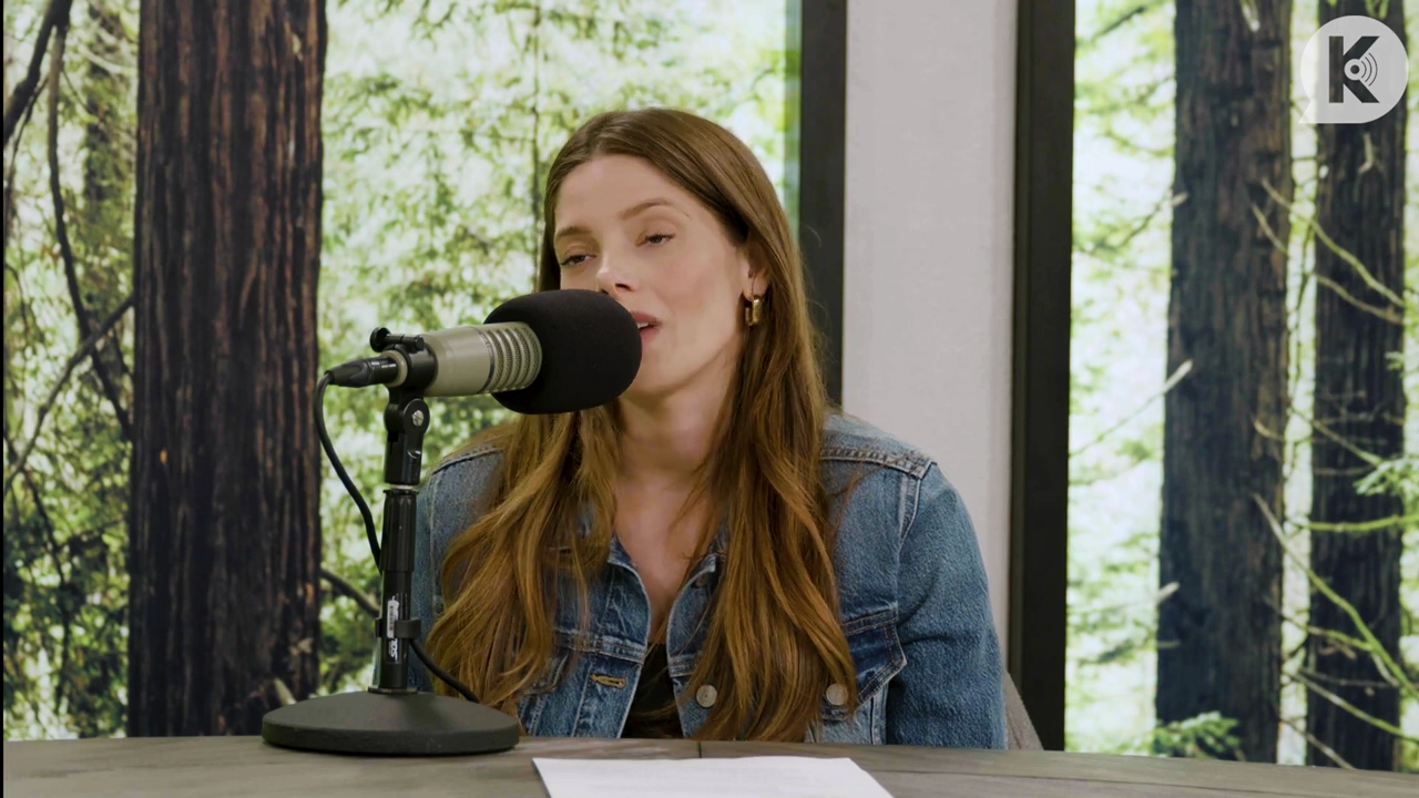 Ashley-Greene-dot-nl_TheTwilightEffect-Aflevering14EclipseRewatchPart2of3-1036.jpg