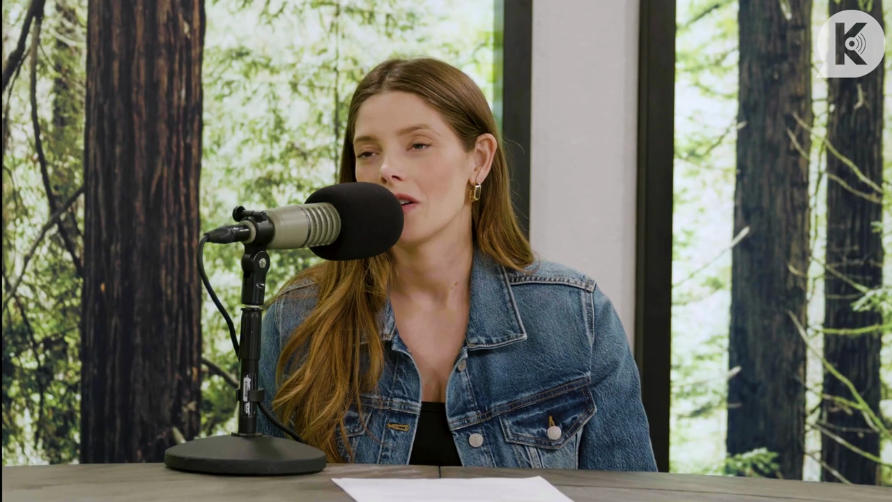 Ashley-Greene-dot-nl_TheTwilightEffect-Aflevering14EclipseRewatchPart2of3-1299.jpg