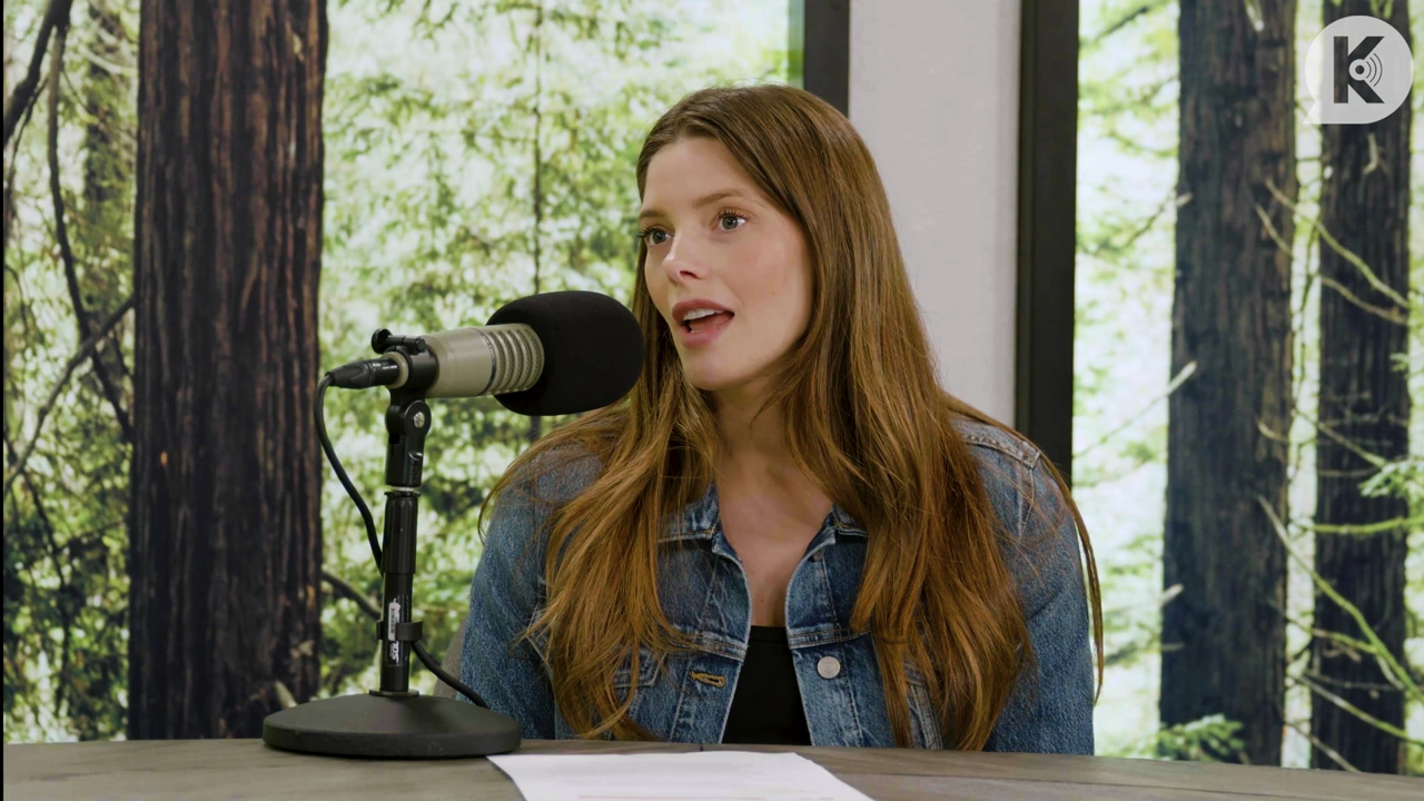 Ashley-Greene-dot-nl_TheTwilightEffect-Aflevering14EclipseRewatchPart2of3-1633.jpg