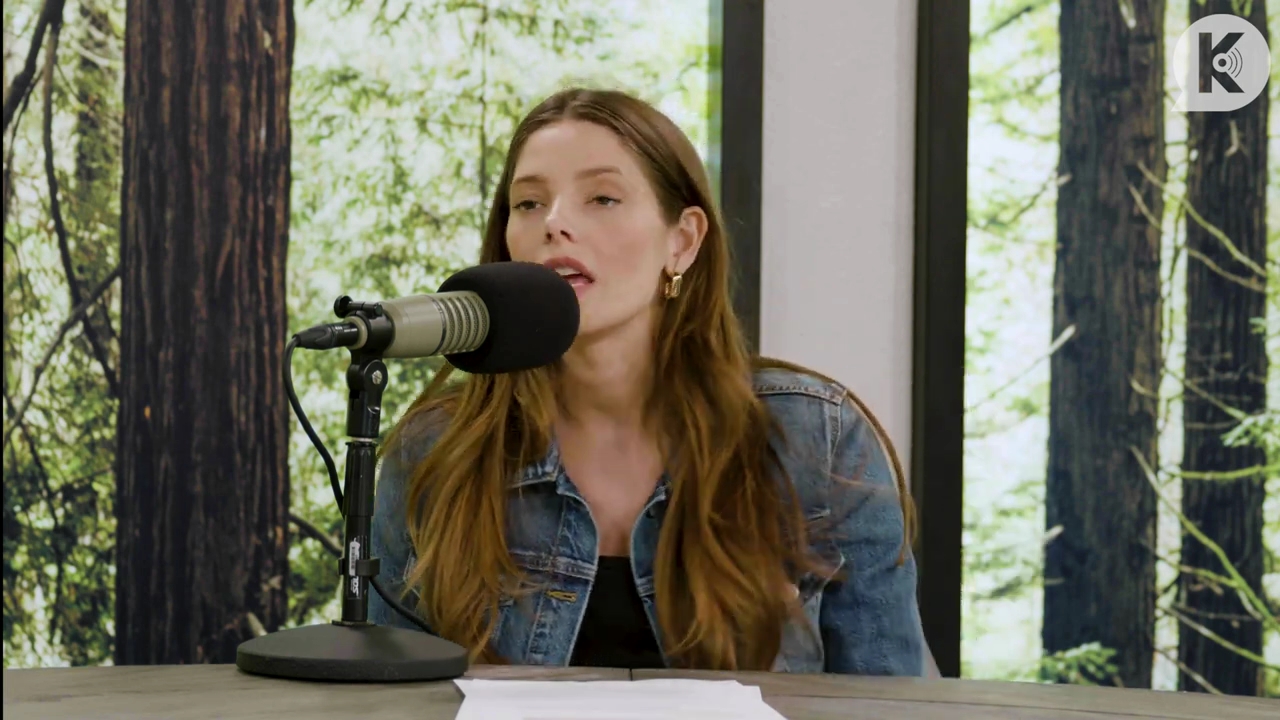 Ashley-Greene-dot-nl_TheTwilightEffect-Aflevering14EclipseRewatchPart2of3-1660.jpg