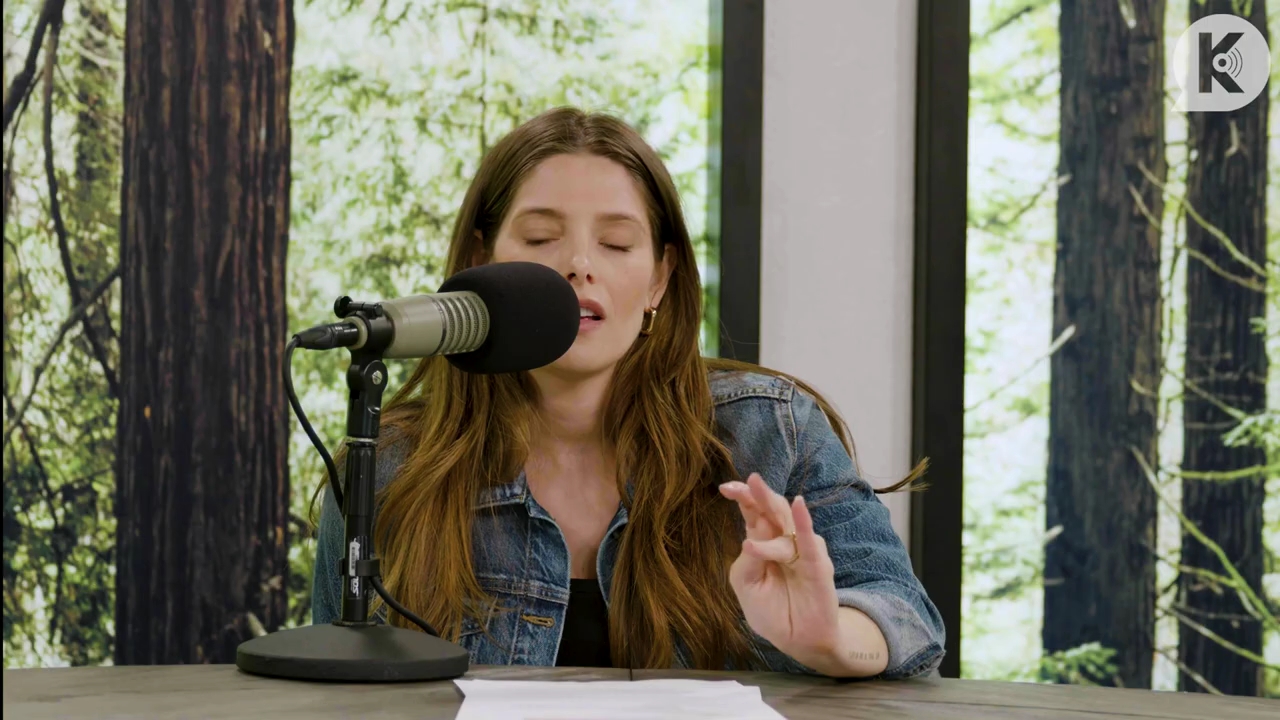 Ashley-Greene-dot-nl_TheTwilightEffect-Aflevering14EclipseRewatchPart2of3-1670.jpg