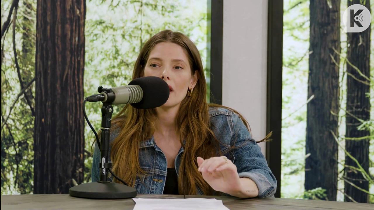 Ashley-Greene-dot-nl_TheTwilightEffect-Aflevering14EclipseRewatchPart2of3-1671.jpg