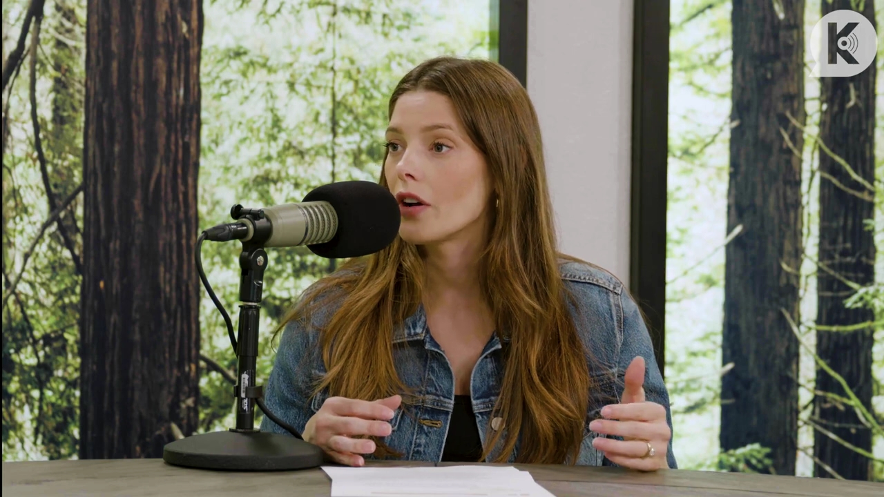Ashley-Greene-dot-nl_TheTwilightEffect-Aflevering14EclipseRewatchPart2of3-1690.jpg