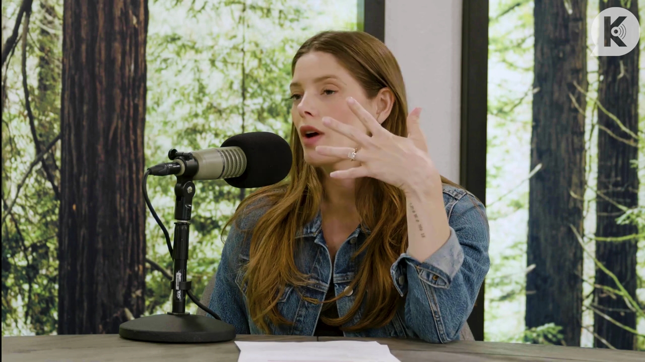 Ashley-Greene-dot-nl_TheTwilightEffect-Aflevering14EclipseRewatchPart2of3-1714.jpg