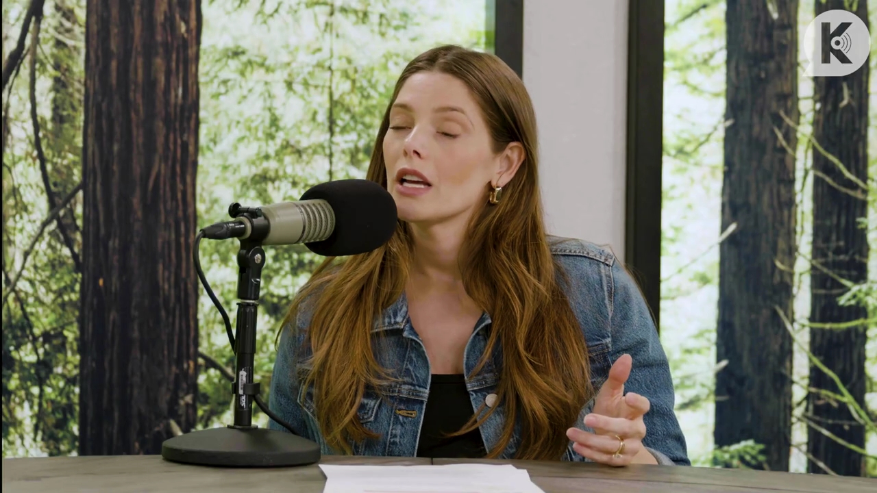 Ashley-Greene-dot-nl_TheTwilightEffect-Aflevering14EclipseRewatchPart2of3-1727.jpg Ashley-Greene-dot-nl_TheTwilightEffect-Aflevering14EclipseRewatchPart2of3-1727.jpg