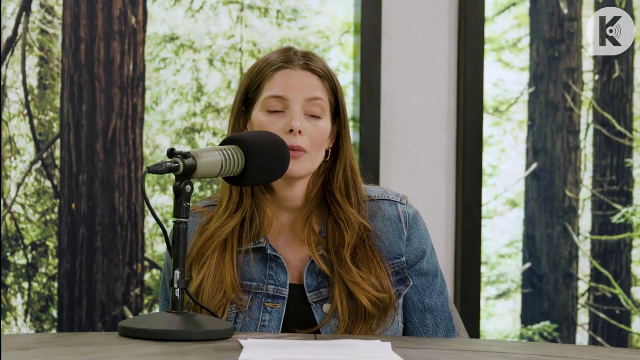Ashley-Greene-dot-nl_TheTwilightEffect-Aflevering14EclipseRewatchPart2of3-1938.jpg