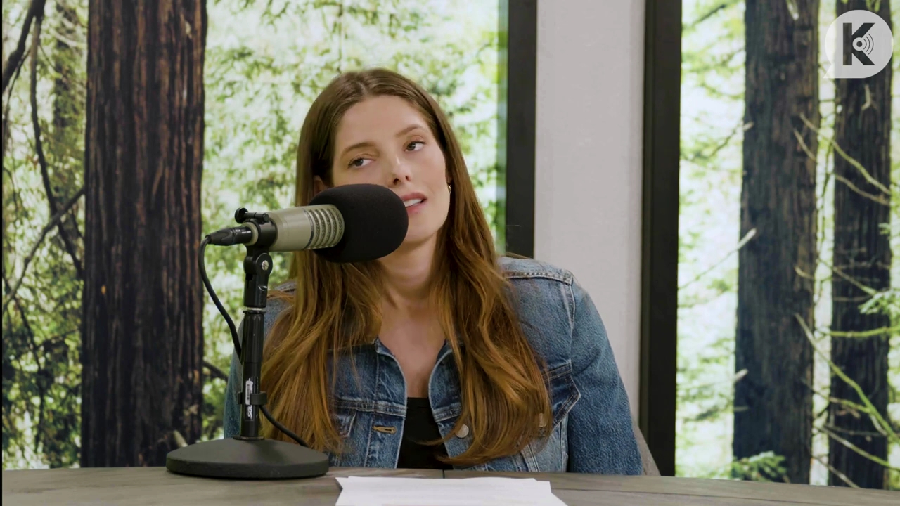 Ashley-Greene-dot-nl_TheTwilightEffect-Aflevering14EclipseRewatchPart2of3-1940.jpg