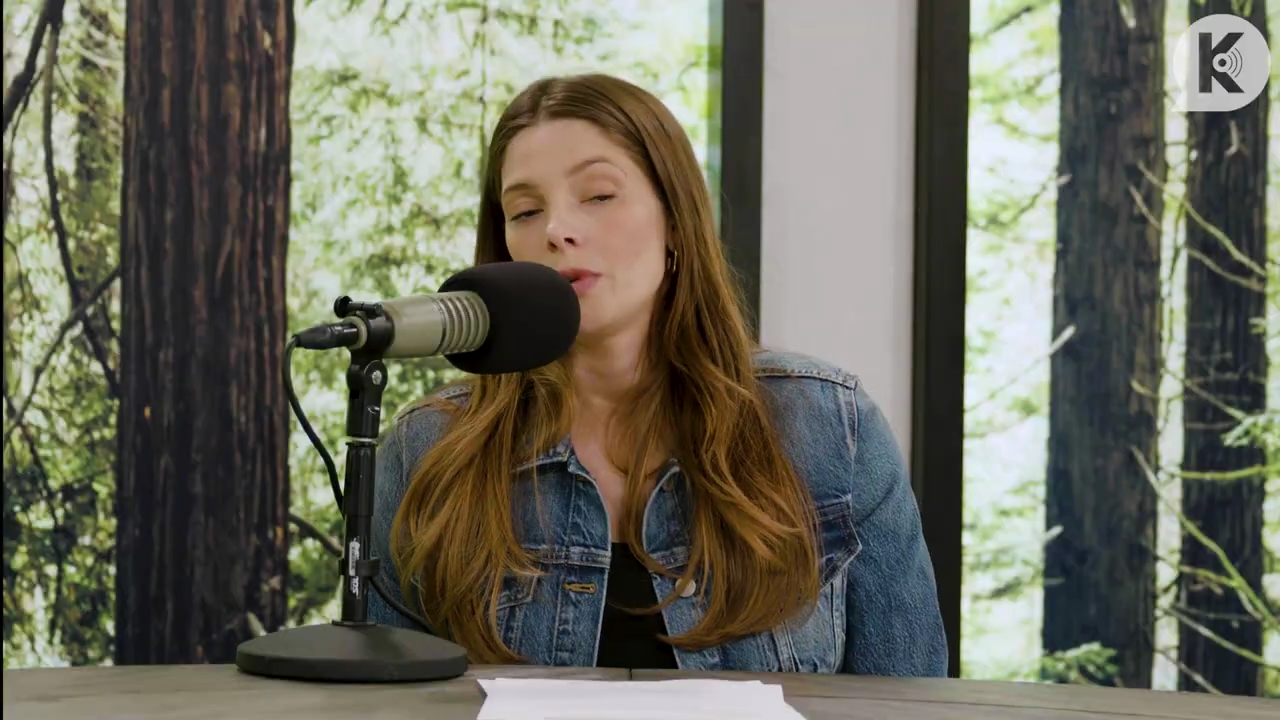 Ashley-Greene-dot-nl_TheTwilightEffect-Aflevering14EclipseRewatchPart2of3-2052.jpg