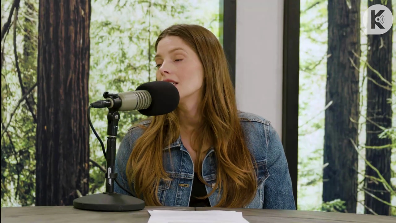 Ashley-Greene-dot-nl_TheTwilightEffect-Aflevering14EclipseRewatchPart2of3-2053.jpg