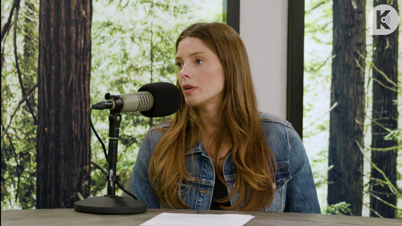 Ashley-Greene-dot-nl_TheTwilightEffect-Aflevering14EclipseRewatchPart2of3-2115.jpg