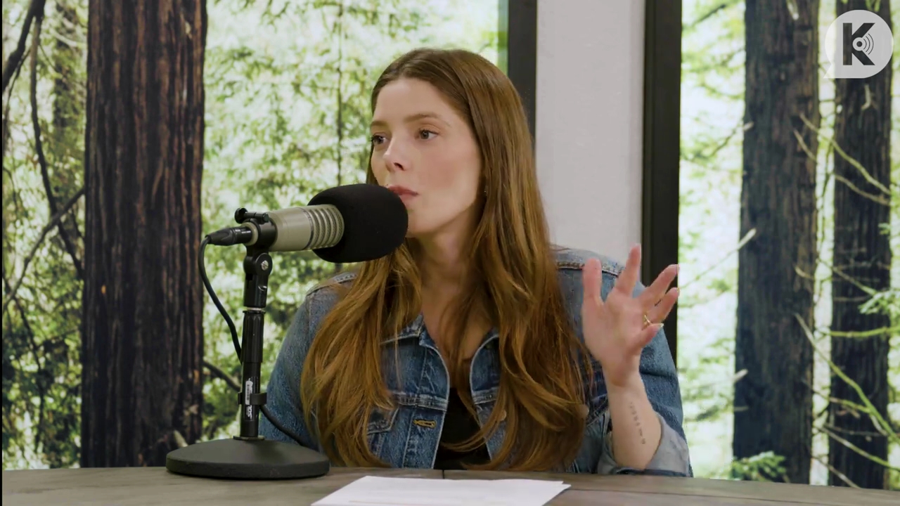Ashley-Greene-dot-nl_TheTwilightEffect-Aflevering14EclipseRewatchPart2of3-2133.jpg