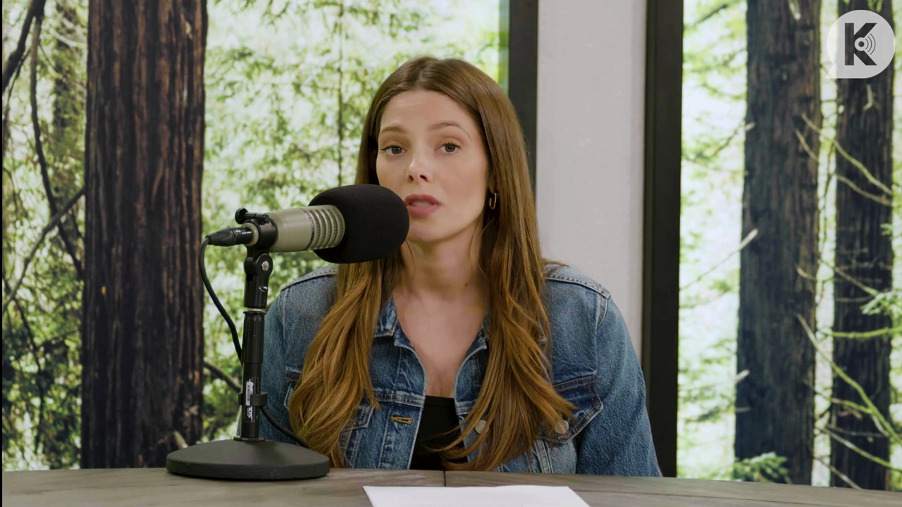 Ashley-Greene-dot-nl_TheTwilightEffect-Aflevering14EclipseRewatchPart2of3-2200.jpg