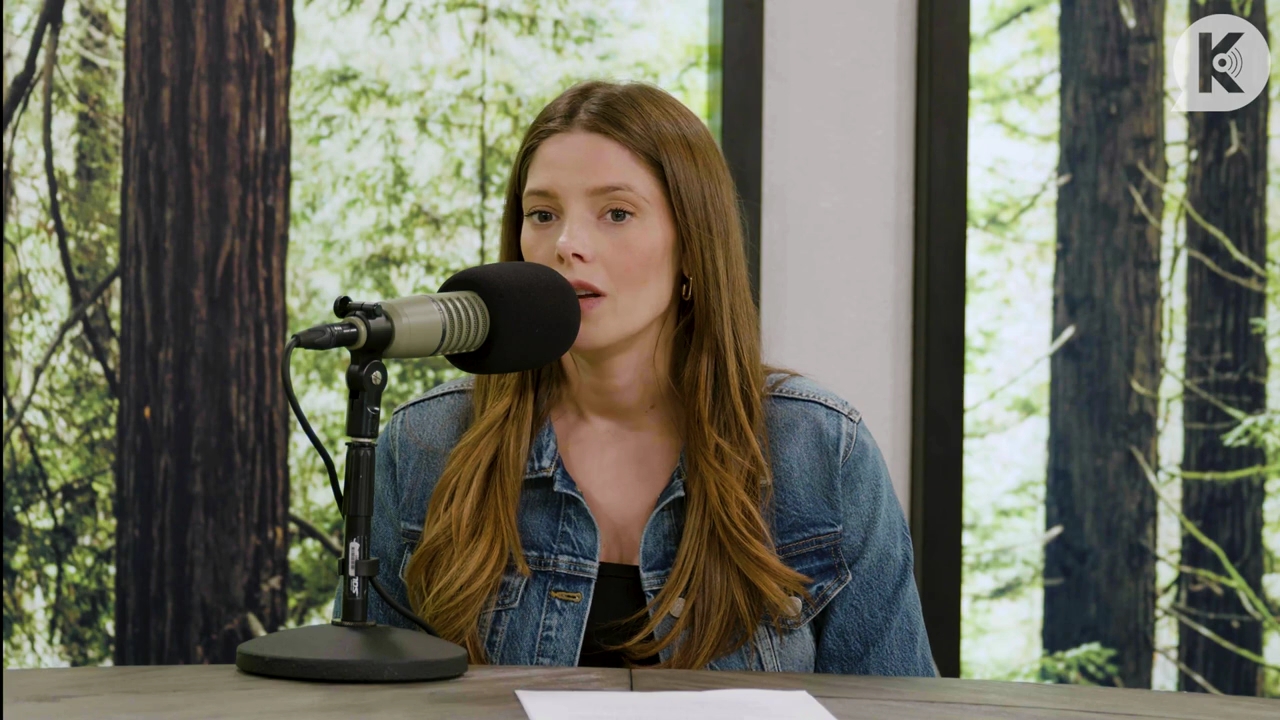 Ashley-Greene-dot-nl_TheTwilightEffect-Aflevering14EclipseRewatchPart2of3-2204.jpg