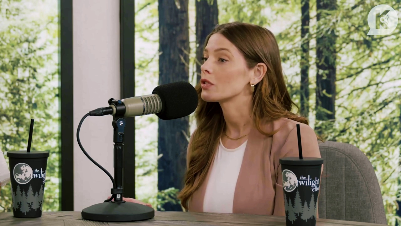 Ashley-Greene-dot-nl_TheTwilightEffect-Aflevering14EclipseRewatchPart2of3-2228.jpg