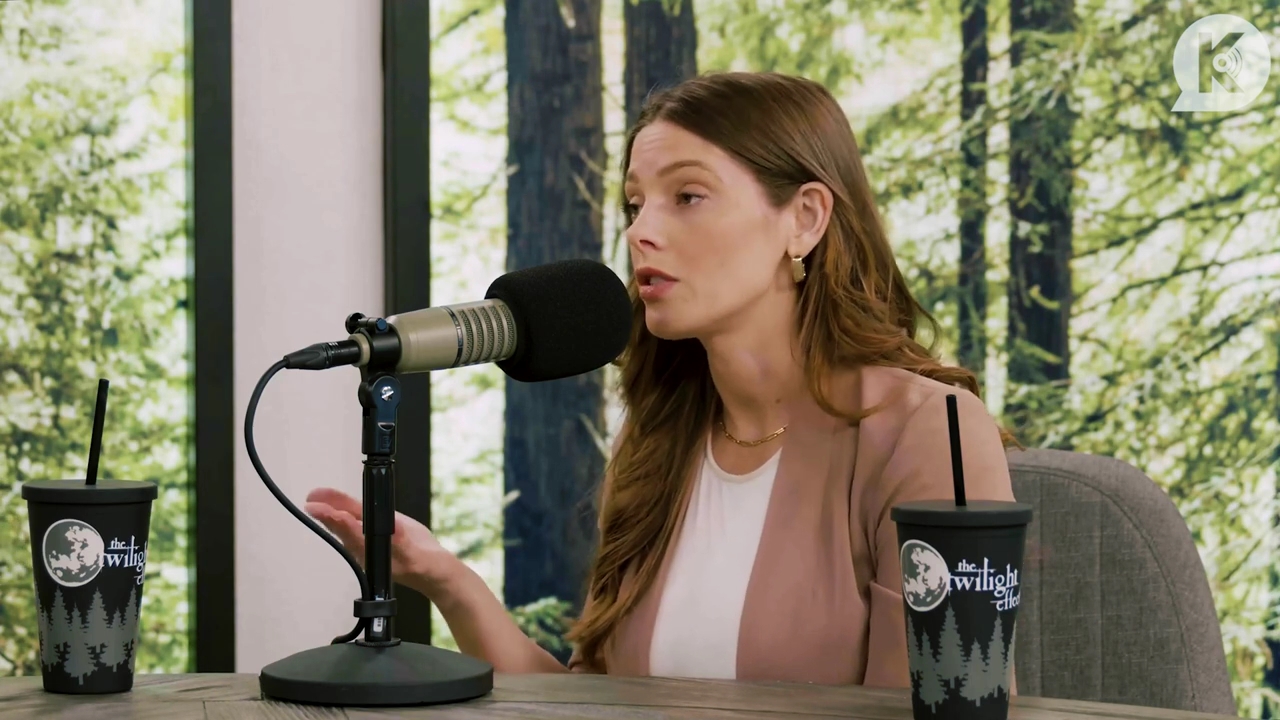 Ashley-Greene-dot-nl_TheTwilightEffect-Aflevering14EclipseRewatchPart2of3-2237.jpg
