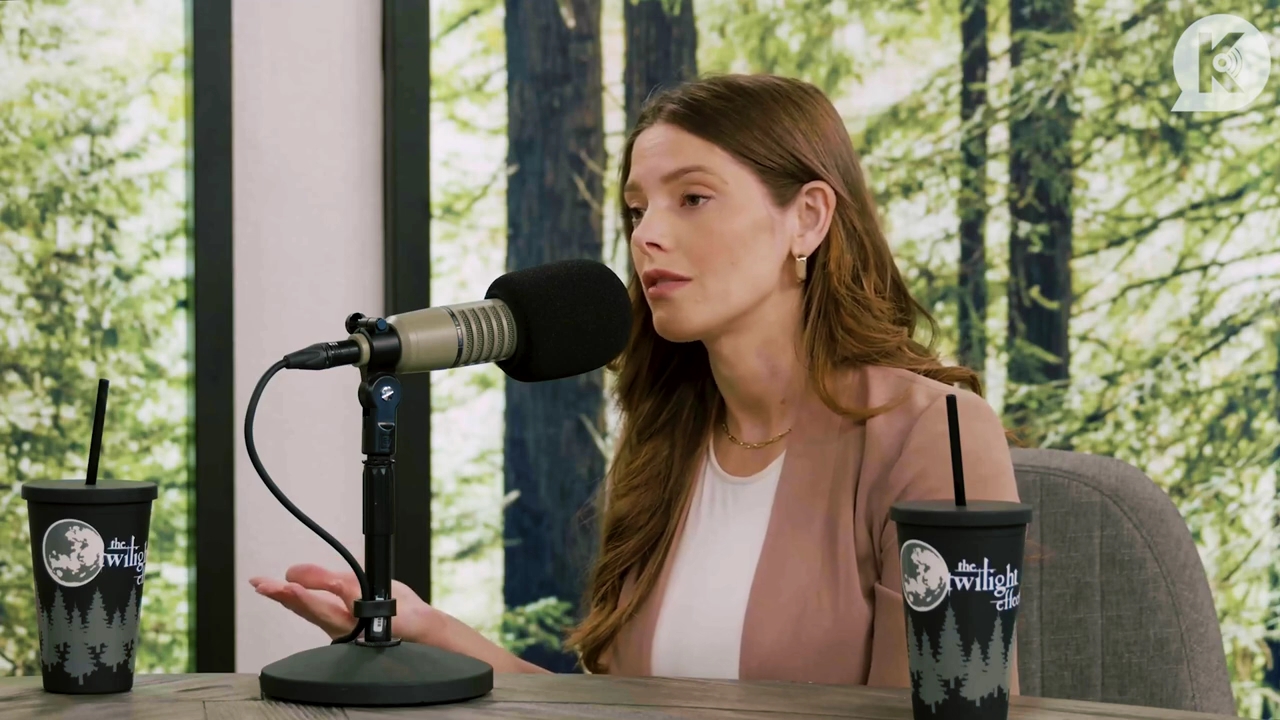 Ashley-Greene-dot-nl_TheTwilightEffect-Aflevering14EclipseRewatchPart2of3-2238.jpg