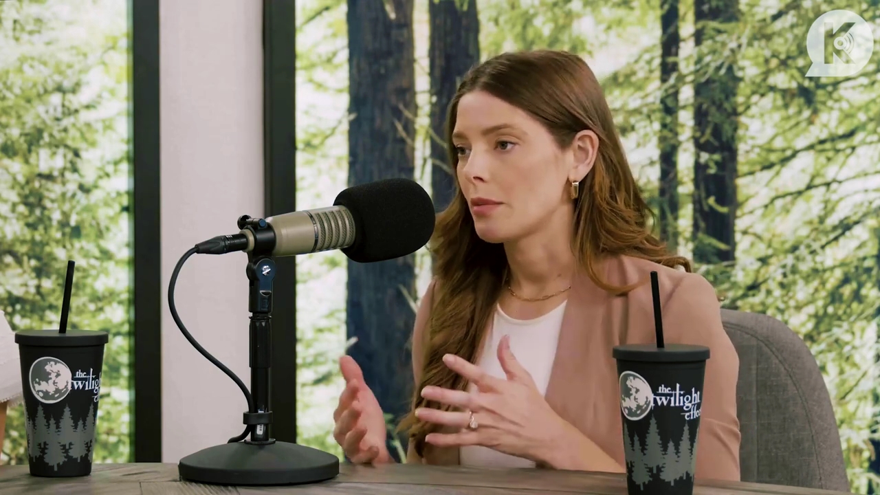 Ashley-Greene-dot-nl_TheTwilightEffect-Aflevering14EclipseRewatchPart2of3-2271.jpg